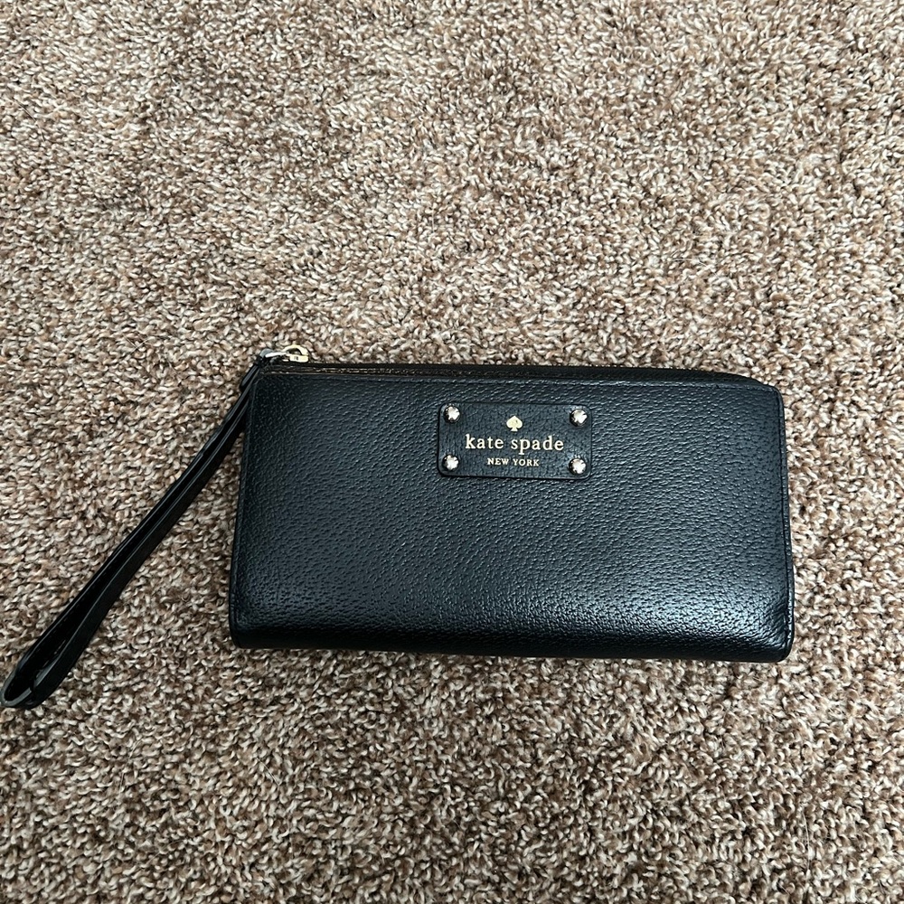 Black Kate Spade wristlet